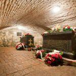 Żółkiew, krypta Żółkiewskich, Daniłowiczów i Sobieskich w podziemiach kolegiaty pw. św. Wawrzyńca. Fot. T. Poźniak, 2011 r.