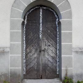 Niemirów, portal zachodni do kościoła pw. św. Trójcy, 1640 r. Fot. T. Poźniak, 2011 r.