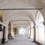 Żółkiew, podcienia kamienic rynkowych (XVII w.). Fot. T. Poźniak, 2011 r.