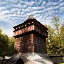 Radruż, dzwonnica przy cerkwi pw. św. Paraskewy (k. XVI w.). Fot. T. Poźniak, 2011 r.