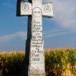 Basznia Dolna, kamienny krzyż gromadzki, 1848 r. Fot. T. Poźniak, 2011 r.