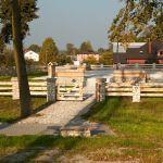 Krowica Sama, miejsce po cerkwi gr.-kat. pw. św. Michała Archanioła (1870, spłonęła w 2000 r.). Fot. T. Poźniak, 2011 r.