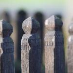 Krowica Sama, detal z kapliczki św. Jana Nepomucena, 1 poł. XX w. Fot. T. Poźniak, 2009 r.